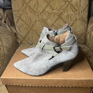 DONALD Pliner Grey Gray Suede Women’s 8‎ M Designer Boots Buckles Shoes Booties